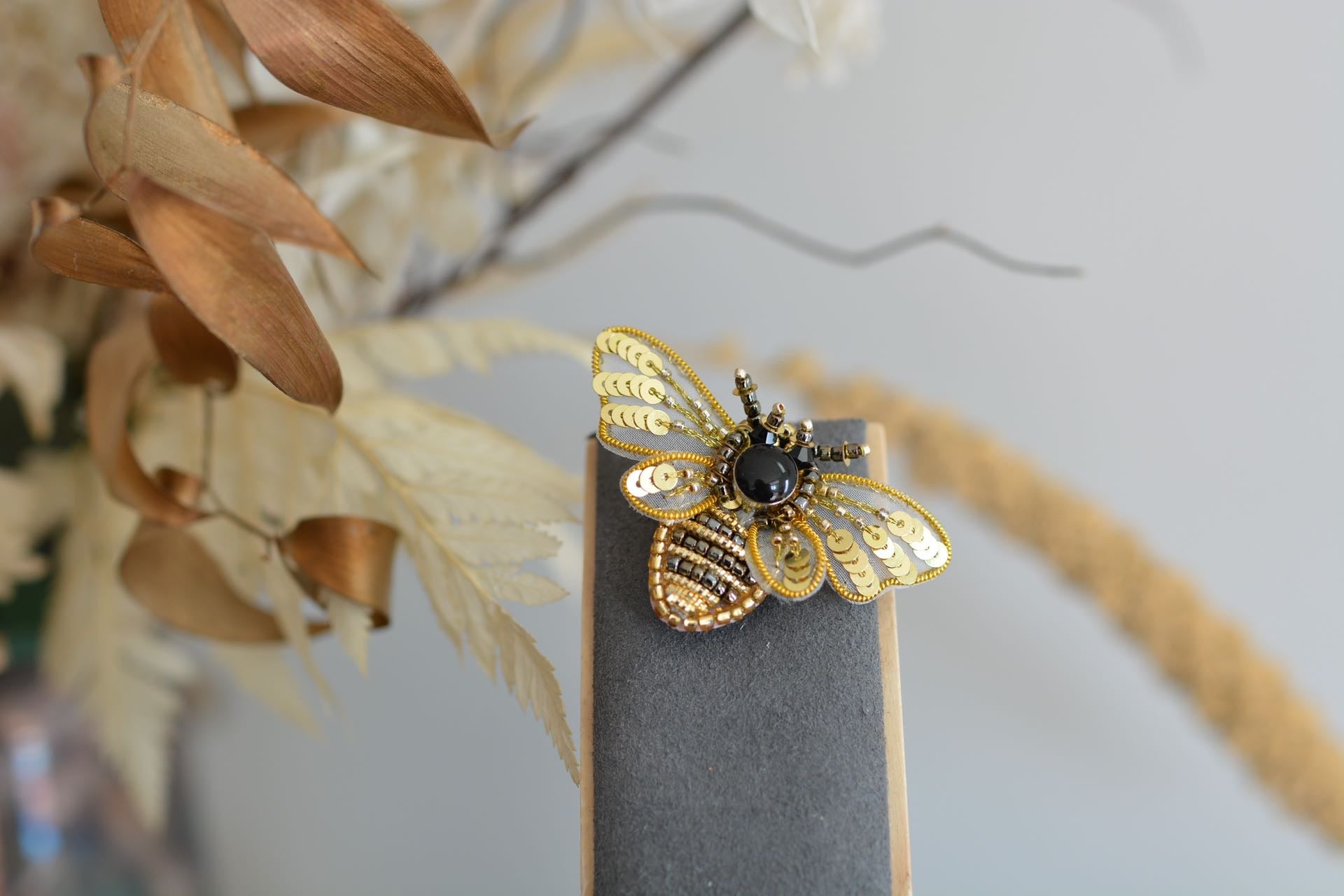 Vintage bee deals brooch